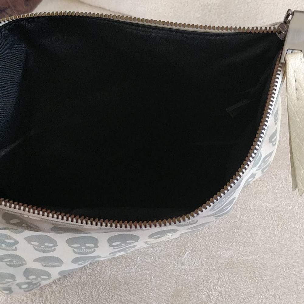 Treesje Fabric Foldover 'Fatal' Clutch w/ Zipper - Picture 9 of 13